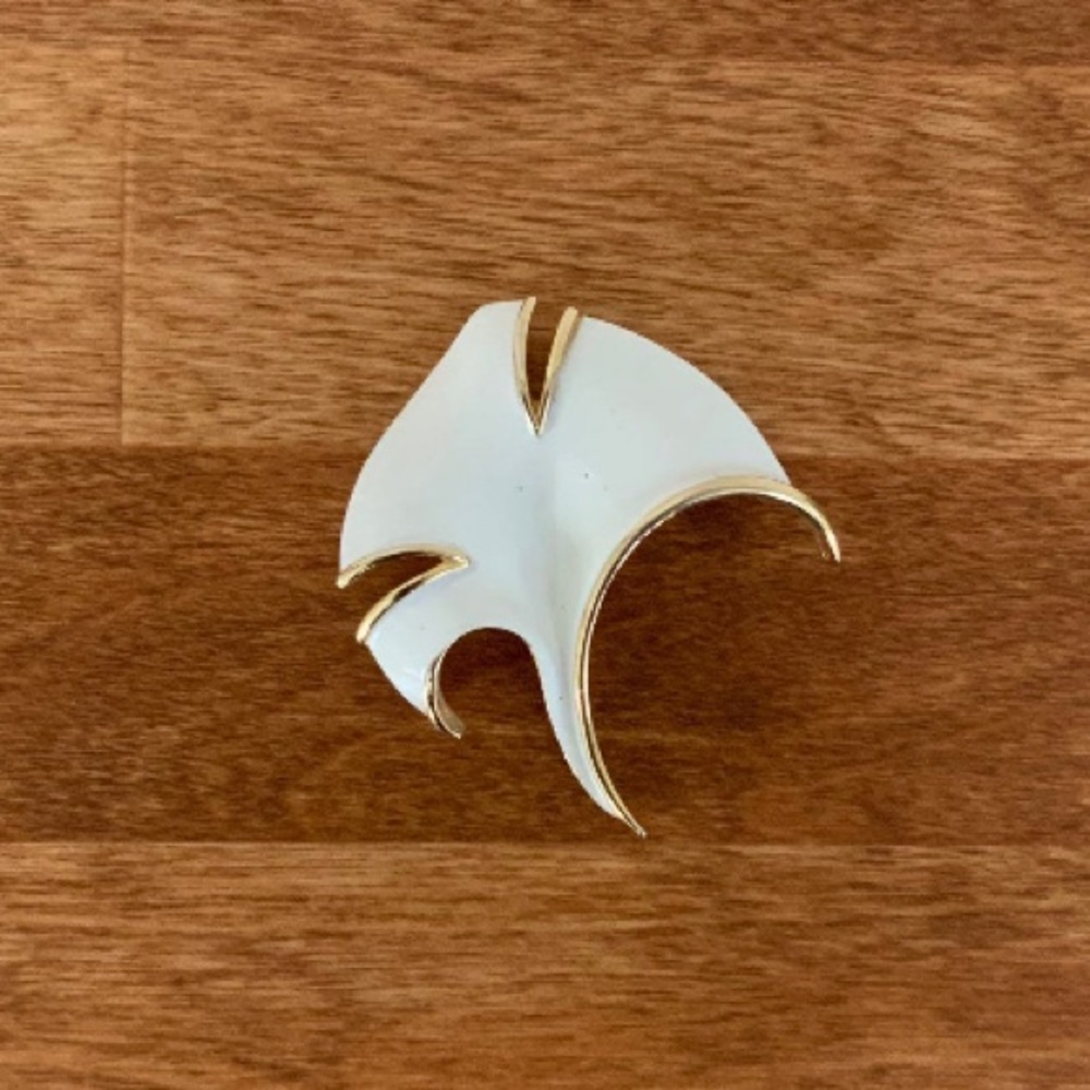 Mod Mid Century Gingko Leaf Enamel Brooch